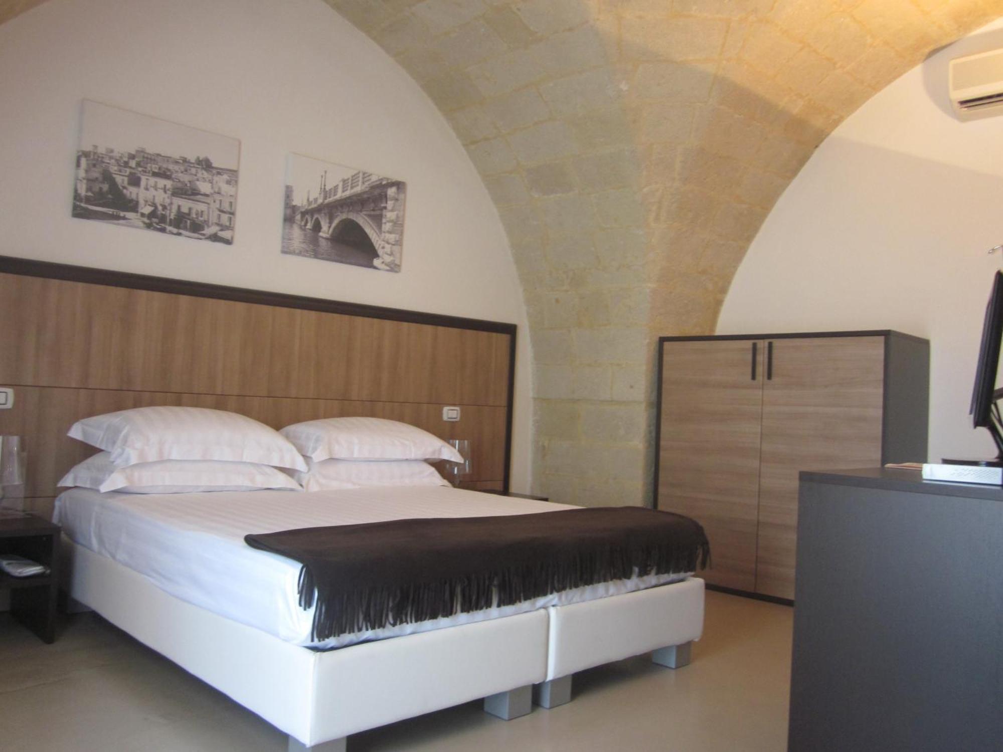 Double or Twin Room,691128555:JPEG
